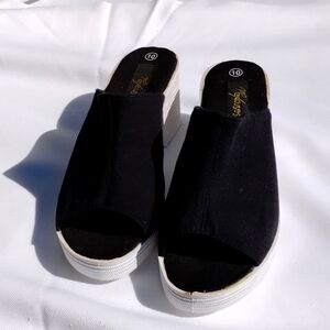 Woman's shoes